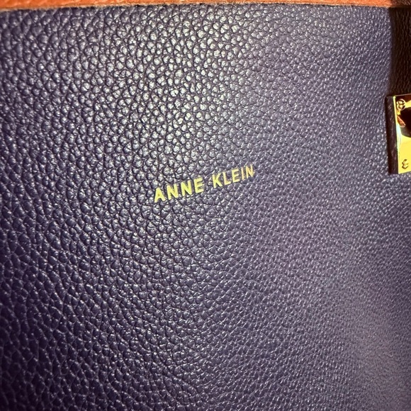 Anne Klein Navy and Brown Zippered Purse - Picture 4 of 11
